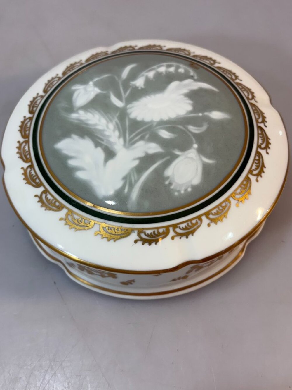 Porcelaine de Paris White Green Floral Cameo Trinket Dish Gold Trim Vintage 5.75